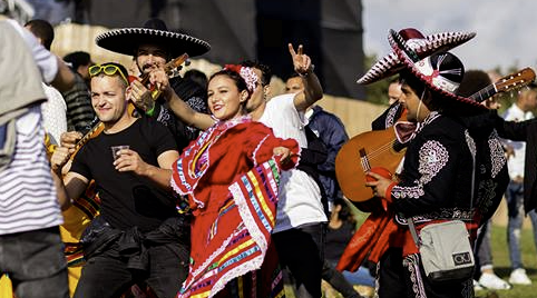 Mexicaanse indianen met slangen